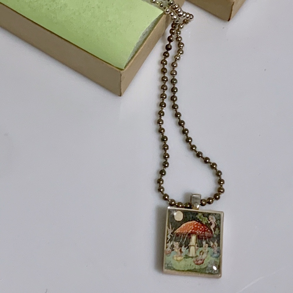 NIB  Recycled artisan Scrabble necklace - J - toadstool